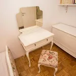 With 2 Bedrooms Semesterbostad
