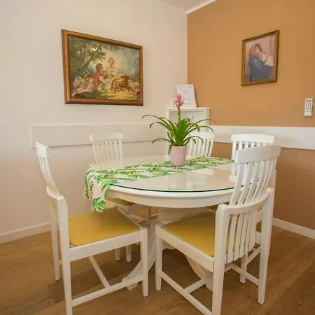 With 2 Bedrooms Ferienhaus *