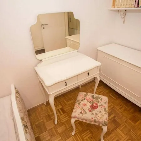 With 2 Bedrooms Holiday home