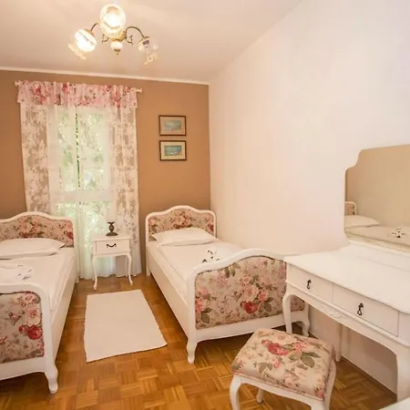 With 2 Bedrooms Holiday home *