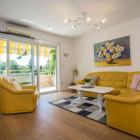 Tatil Evi With 2 Bedrooms Poreč